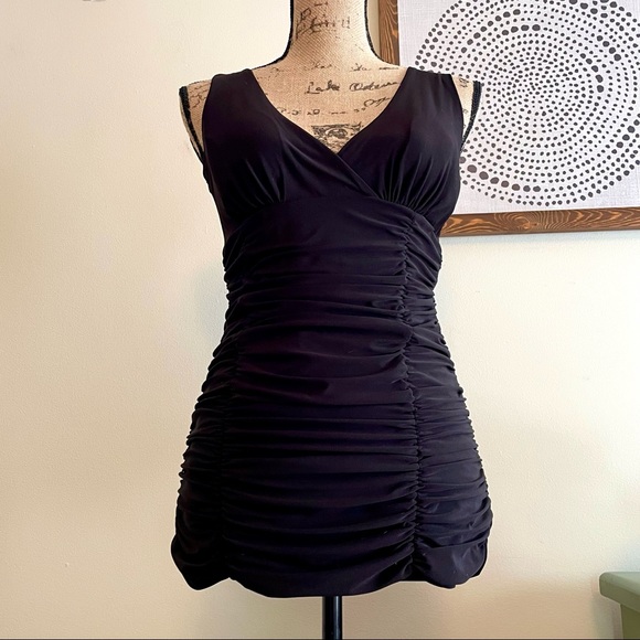 Deep Rouched V-Neck Bodycon Top - Picture 9 of 11